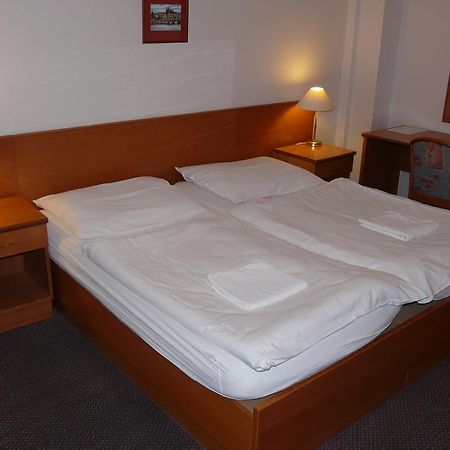 Cmc Residence & Conference Inn Celakovice Luaran gambar