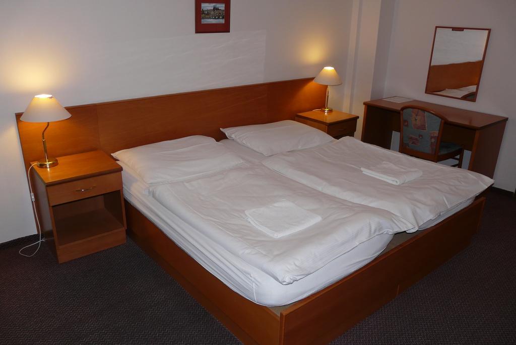Cmc Residence & Conference Inn Celakovice Luaran gambar